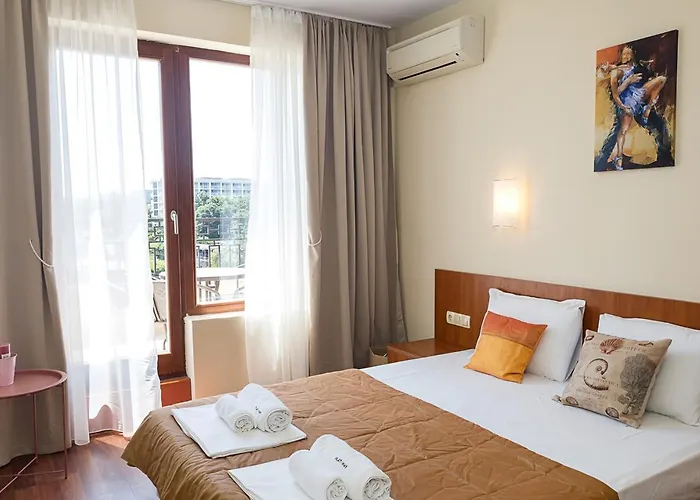 Beachfront Bliss-1br Sea View Flat In Golden Sands By Flat Mаnаger * فارنا