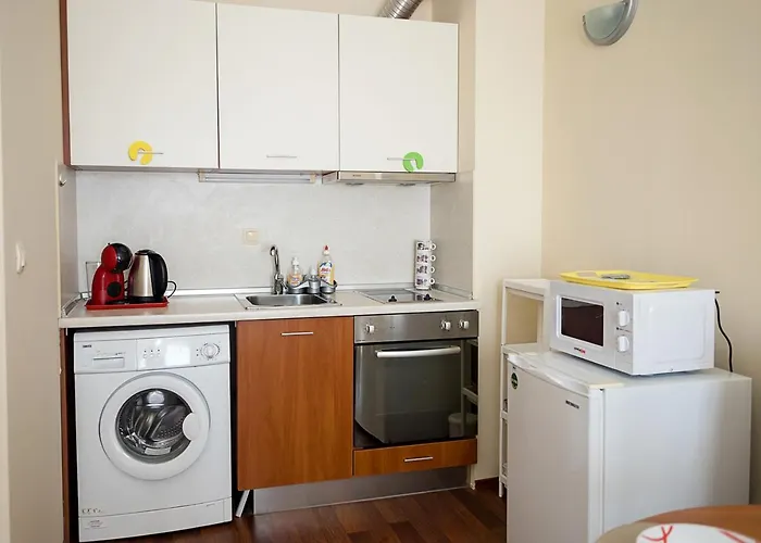 Beachfront Bliss-1br Sea View Flat In Golden Sands By Flat Mаnаger شقة فارنا